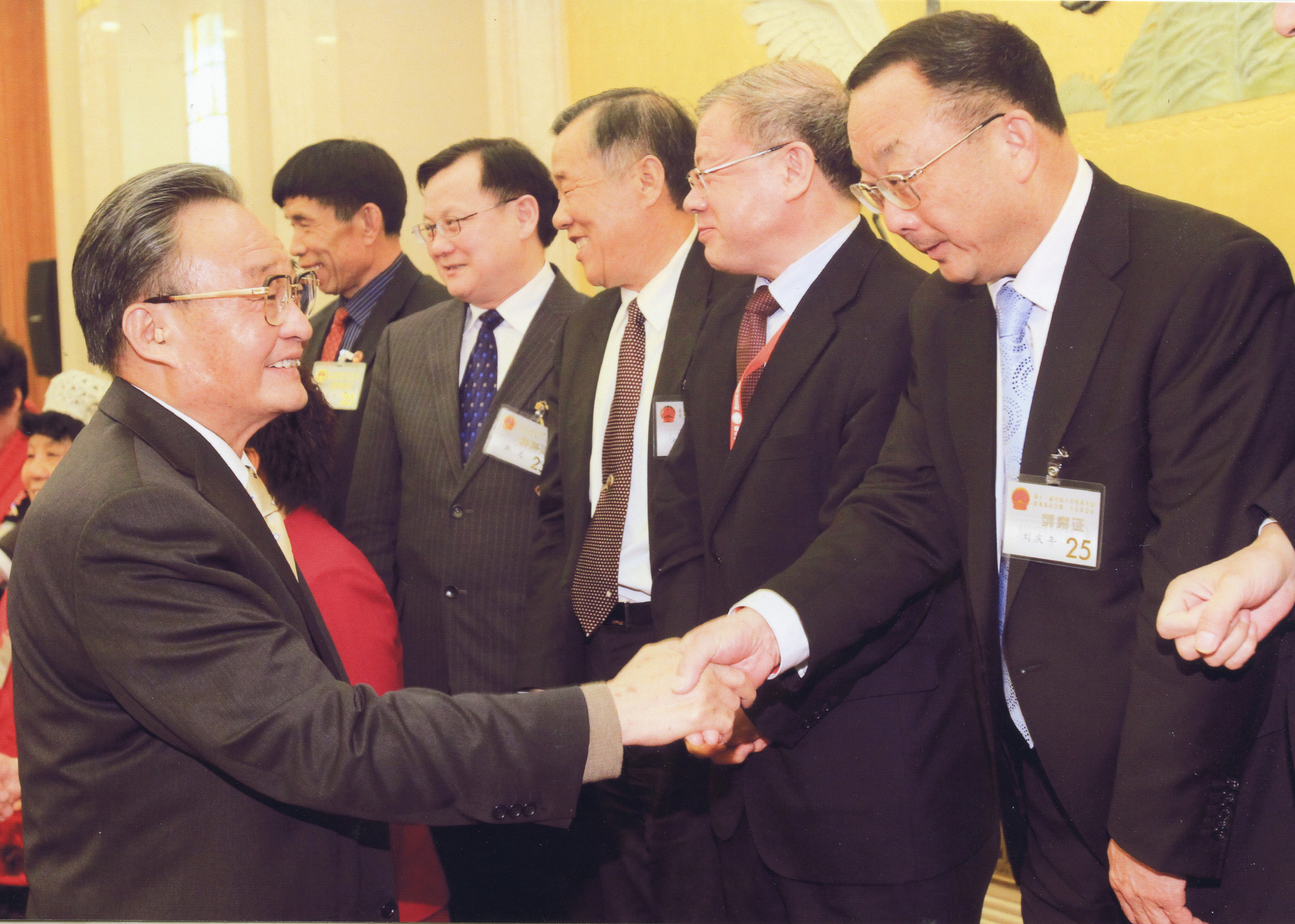 在十一屆全國人大常委會25次會議上，時任吳邦國委員長親切接見集團創始人劉慶年